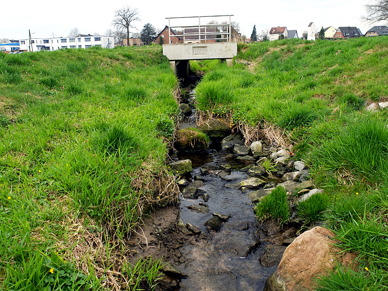 Ostscheider Bach Loehne Stadtteil Mennighueffen Holzbreder Weg 01