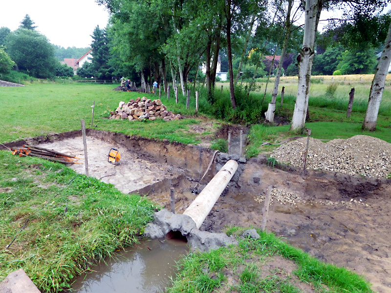 kollbach oestl heerstr bachoffenlegung in die talmitte furten sohlgleite 11